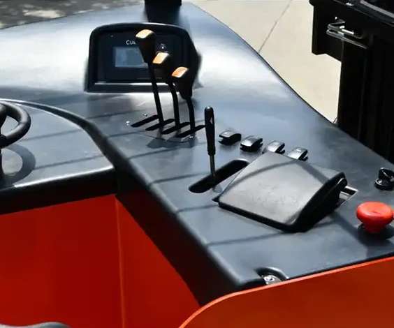 Multidirectional Reach Truck 4
